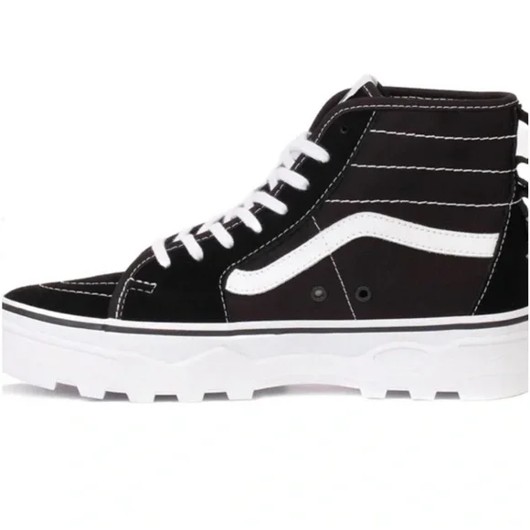 Vans WMNS Sentry Sk8-Hi
Black/White
VN0A5KY5BA2
Sneakers - Picture 4 of 16